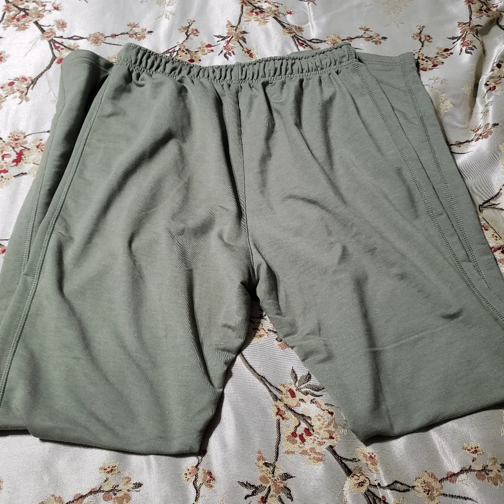 Eddie Bauer Stretch Pants - Picture 2 of 3
